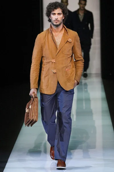 Look 25